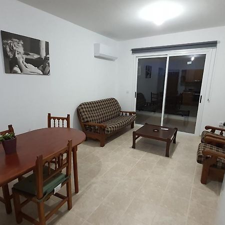 Lovely Apartment At The City Center Of Paphos Exterior foto