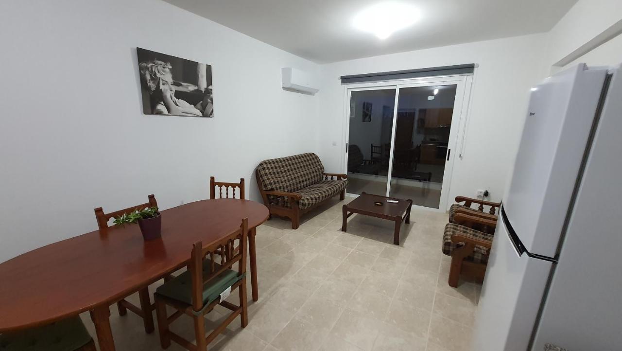 Lovely Apartment At The City Center Of Paphos Exterior foto